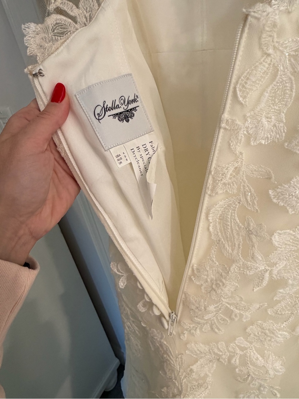 Stella York Ivory Lace Wedding Dress (6764CR) - Picture 5 of 12